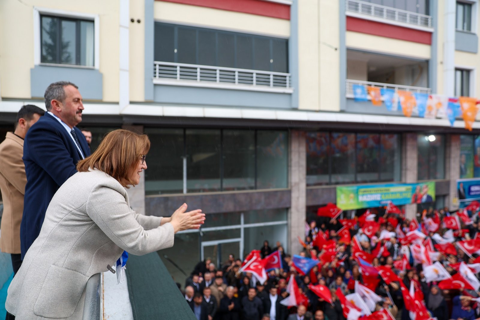 AK PARTİ SEÇİM BÜROSU AÇILDI