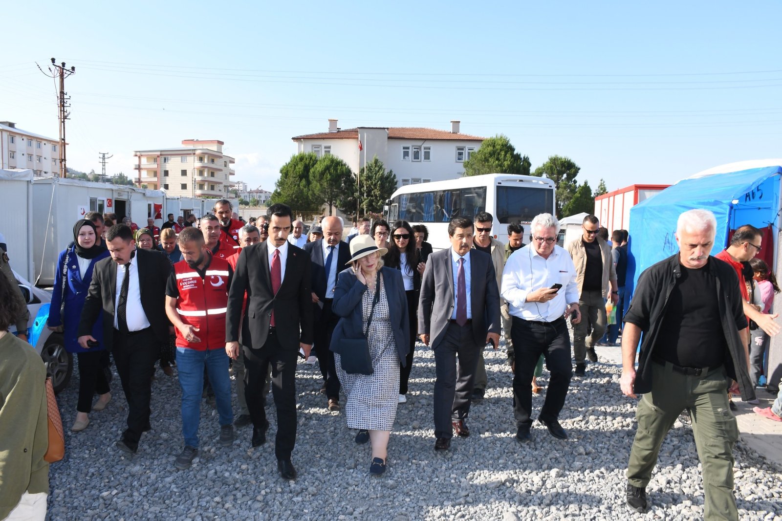 GÖÇ KOMİTESİ BAŞKANI RİDDER ’DEN DEPREMZEDELERE ZİYARET